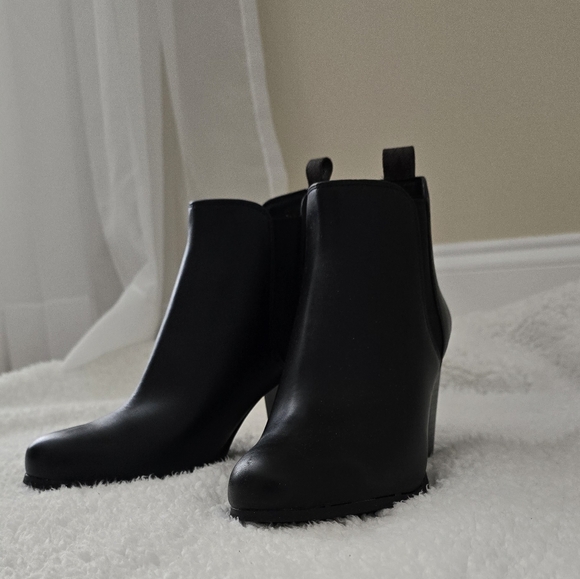 🍁 New! It's Fall, Y'all! Michael Kors Evaline Heeled Booties - Picture 3 of 16